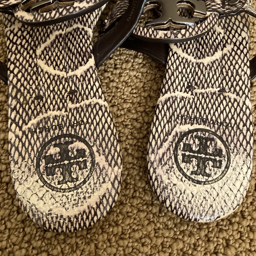 TORY BURCH Miller Sandals Metal Logo - Picture 3 of 15
